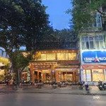 Cho Thuê Nhà Mặt Phố Chùa Láng, 100M2 X 3 Tầng, Mt: 4M, Vị Trí Kinh Doanh Đẹp Gần Vincom
