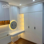 Hót! cho thuê căn hộ 90 nguyễn tuân, 2 phòng ngủ, full nt cao cấp. giá 14 triệu. có slot ô tô