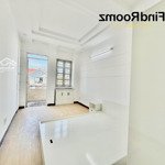 Còn 2p cuối cùng dạng studio ban công or tách bếp (sẵn máy lạnh) cạnh bên iuh
