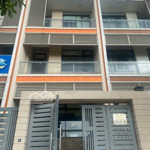 Cho thuê văn phòng 40m2 có ban công 7 triệu/ th ,tầng trệt giá 13 triêu/ th , đường 20m vạn phúc
