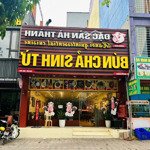 Mặt bằng hot nhất phố trung hoà.diện tích 150m2,mặt tiền 5,5m,giá thuê 70 triệu/tháng mọi mô hình