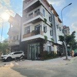 Nhà góc hai mặt tiền, đường 13m thông 2 đầu
