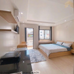 Thuê ngay phòng 30m2 di chuyển vài phút đến uef gtvt hbu và ngã tư hàng xanh tại d2 nguyễn gia trí