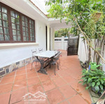 Cho thuê nhà riêng 3pn phố từ hoa, có sân trước