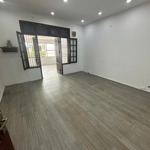 Cho thuê siêu phẩm mặt phố__ rẻ nhất khu vực 80m2 giá 6triệu. mặt đường hoàng ngân__quan nhân
