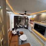 Chính chủ b.án nhà trần khát chân 40m-5t-mt4.1m-8.5 t.ỷ- thang máy- lô góc- mặt tiền rộng