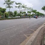 Chủ Bán Gấp Căn Nhà Mặt Phố . Diện Tích: 145 M2 . Mặt Tiền 7,2M . 2 Tầng