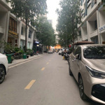 Bán lô góc 5t văn khê, dt 110m2 x mt 18m, phân lô ô tô tránh, vỉa hè kinh doanh. giá bán: 26.5 tỷ