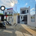 Giảm 600 Triệu, Bán Gấp Nhà 1 Trệt 1 Lầu Sân Ôtô Mặt Tiền Kinh Doanh Đường Phi Trường, Sổ Riêng Thổ Cư