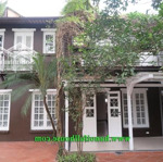 Căn biệt thự tuyệt đẹp tọa lạc tại mặt hồ làng nghi tàm cho thuê
