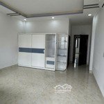 Limited ! nhà bán mtkd chợ lớn p11 q6, gần ds 23 (4,5x16) trệt 3 lầu, gồm 5 phòng ngủ 6 vệ sinh giá chỉ 12,7 tỷ
