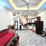 Bán Gấp Nhà Nguyễn Khánh Toàn Cầu Giấy 38M-5 Tầng -Mt5M Ngõ Thông , Trước Nhà 3,8M Cực Gần Phố