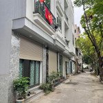 Nhà phố đức giang 33m2 hơn 7 tỷ thang máy, ô tô ngủ trong nhà, đường oto tránh