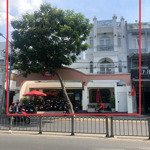 Góc 2mặt tiềnhighland đang thuê dt:14x17,5m2 cn:221,1m2 hdt: 70 triệu/tháng giá bán 32 tỷ