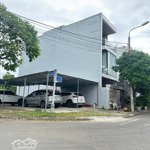 Bán góc 2 mặt tiền côn dầu 6 và 3. vị trí đối diện trương quốc tế và công viên. vi trí kinh d