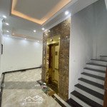 Thang Máy - Oto Ngủ Trong Nhà - Lô Góc