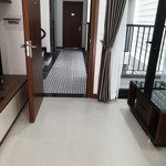 Cho thuê căn hộ 44m2 1 ngủ 1 khách riêng tại phố hồng tiến, máy giặt riêng giá 6 triệu: 0916393862