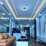 Siêu Phẩm - Nằm Giữa Hai Quận Lớn - 3 Phòng Ngủ Trong Nhà - Phân Lô Ô Tô Tránh