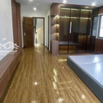 Nhà ô cách 47m2 5 tầng thang máy, nhà mới đẹp, gần phố ngô gia tự, cách 1 nhà ra oôt, nở hậu đẹp.