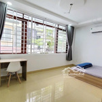 Căn hộ 2pn cao cấp - thang máy - 60m2 - ngay etown cộng hoà - giá 11 triệu
