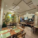 Cho thuê biệt thự góc 2 mặt tiền đường thảo điền, quận 2 - 4 tầng - dễ nhận diện. giá: 110tr/th