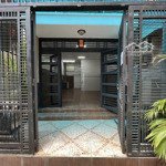 Mbkd hoặc có thể vừa ở vừa kinh doanh, lối đi riêng, cổng và sân riêng