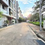 Bán nhà 1 tầng khu tái định cư giang biên, giáp kđt việt hưng, đường 12.5m. giá bán 10.25 tỷ