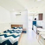 Còn 1 phòng ban công lớn gần phan xích long, trường sa, hoàng văn thụ. giáp q1, bình thạnh.