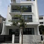 Cho thuê toà văn phòng gần sông sài gòn_đảo kim cương ngang 10m có hầm 4 lầu trống có thang máy