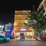 Chính chủ bán tòa nhà mặt tiền trần bình trọng 5 tầng .quận 5 _dt 10x20 _hdt 210tr _bán 80 tỷ