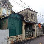Trên đất có sẵn hai căn nhà. thoáng, tiện lợi, an ninh tốt