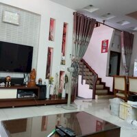 Nhà Thuê Đ. Cửu Long, 7X19M Cầu Thang Bên Hông Nhà