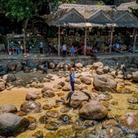 Cho Thuê Lâu Dài Nhà Hàng View Biển, Bãi Bụt - Quận Sơn Trà, Với 30 Chòi Nghỉ Mát