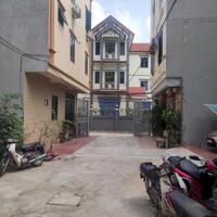 Nhà dân xây 2,55tỉ độc lập 1 căn, 2mặt ngõ, trước cửa 2 oto đỗ thoải mái cách BX Yên Nghĩa 1,5km(ảnh thật)