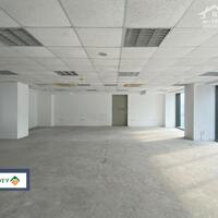 BQL tòa TID Centre cho thuê sàn văn phòng hạng B có nội thất bàn ghế đầy đủ bên trong