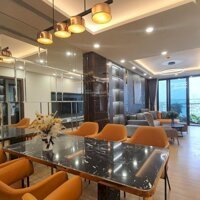 Bán Căn Hộ 3 Phòng Ngủ Rộng 136M2 Trung Tâm Láng Hạ, View Hồ Thành Công