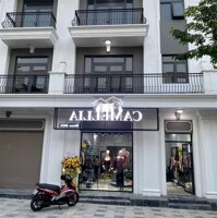 Bán Gấp Căn Shophouse Tại Phố Cổ Lào Cai, Vị Trí Đẹp, Kinh Doanh Tốt, Cho Thuê Đều Khoảng 200 Triệu/Năm