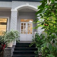Cho Thuê Biệt Thự Sân Vườn Phú Mỹ Hưng, Q7 Giá Rẻ Và Nhà Đẹp Lung Linh (Chính Chủ)