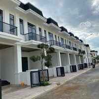 Chính Chủ Kẹt Tiền Cần Bán Gấp 2 Lô Đất 96M2 Young Town Đức Hòa Giá Rẻ Liên Hệ: 0937583049