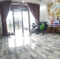 Bán Nhà 1 Trệt 1 Lầu Gần Chợ Đức Hoà 74M2 Giá Bán 2Tỷ400 (Tl)