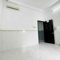 Phòg 25M2. Sạch Đẹp Mới Rẻ Q8