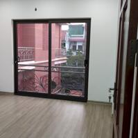 Cho thuê nhà 4 tầng 4 phòng ngủ ở Phúc Đồng, Long Biên, S 40m, giá thuê 9tr/tháng