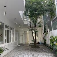 Cho thuê biệt thự 3 tầng đường Nguyễn Cao Luyện, Sơn Trà, vị trí đẹp gần Hồ Nghinh, 7 phòng nội thất cao cấp
