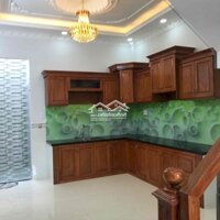 Bán Gấp Nhà Phố Cao Cấp Gần Cầu Lớn Hóc Môn