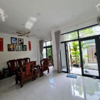 Chính Chủ Vì Đi Nơi Khác Sinh Sống Cần Bán Gấp Villa DT sàn 335,9m2 , 3 tầng, 06 phòng ngủ Đẹp Ở P13, Quận Bình Thạnh.