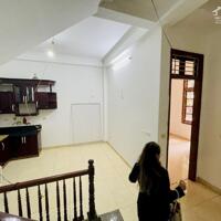 Cho thuê nhà nguyên căn ở Nguyễn Ngọc Vũ 40m2*5 tầng