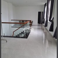 Biệt Thự 3 Tầng 200M2 Có Sân Vườn Khu Nam Việt Á