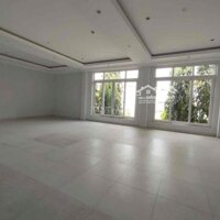 Cho Thuê Biệt Thự 2000M2 Q2