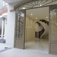 Cho Thuê Biệt Thự Liền Kề 240M2 6 Phòng Ngủ 7 Vệ Sinhđường 3, Q2; Gần Chợ Đo Đạc, Khu An Ninh, Ở Hoặc Kinh Doanh