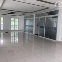 Cho Thuê Biệt Thự Sân Vườn Tại Khu Đô Thị Đường Nguyễn Văn Huyên 200M2X 5 Tầng Thang Máy